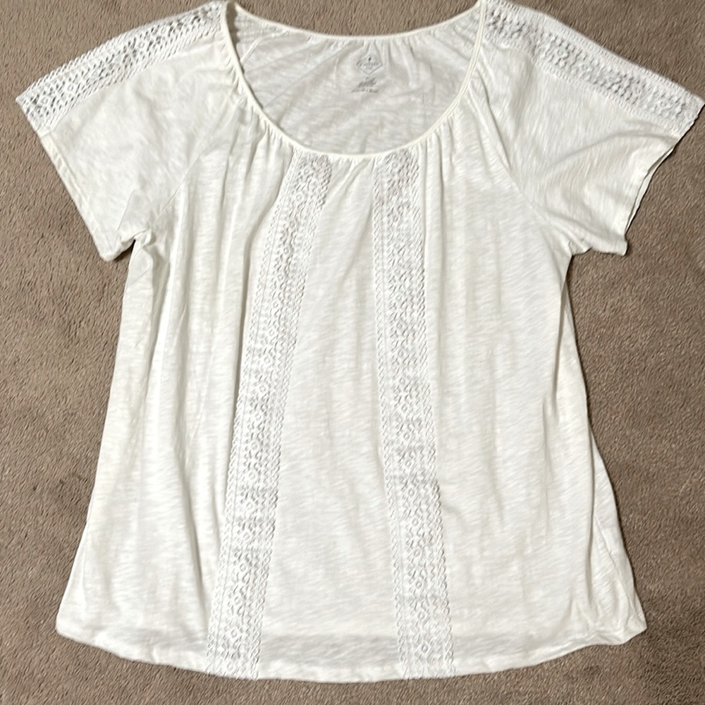 WHITE TEE WITH LACE EMBELLISHMENTS - XL
